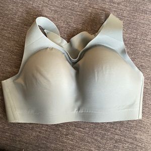 Never been worn Lululemon sports bra